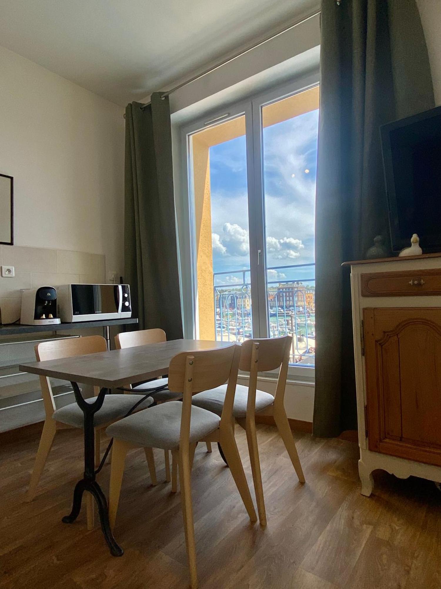 Etablissement 3 Etoiles Avec Ascenseur, 3 Appartements Lumineux Vue Port Avec Balcon, 200M De La Mer, Wifi Fibre, Tous Service Inclus Дьєпп Екстер'єр фото